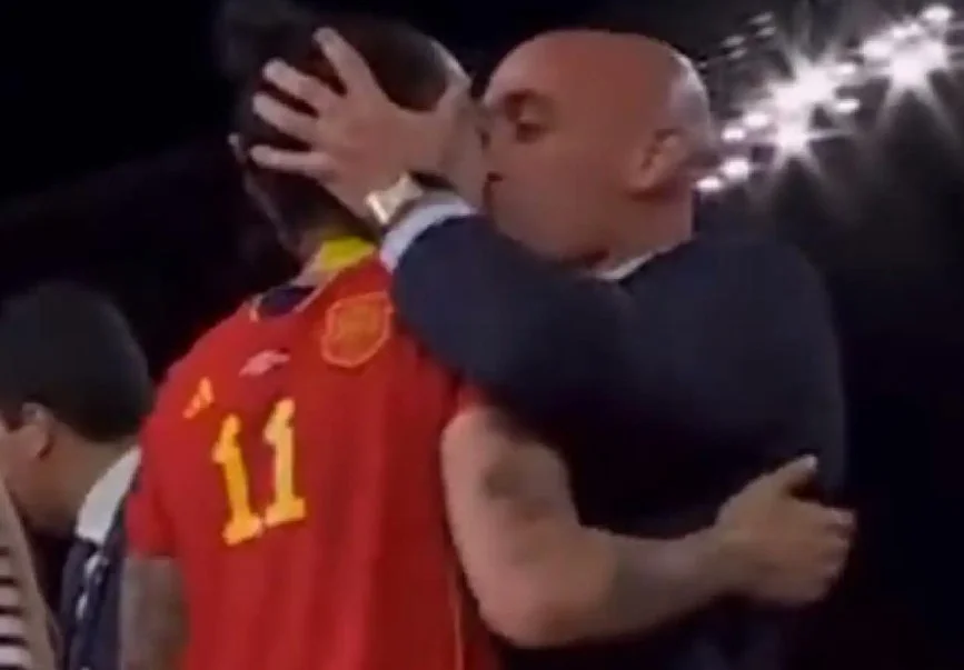 Beso penado en Copa Mundial Femenil